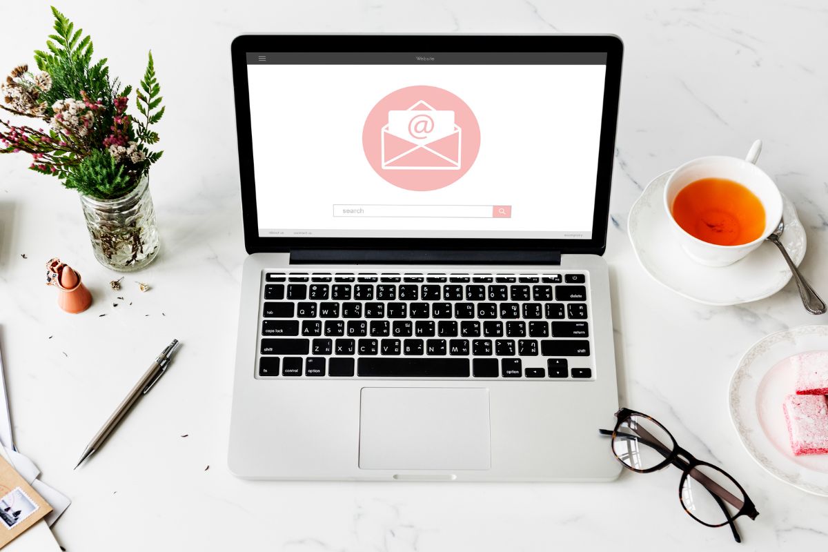 Online message blog chat communication envelop graphic icon concept